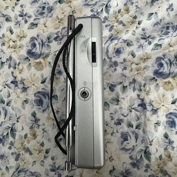 Sony ICF-S10MK2 Pocket AM/FM Radio Portable Silver Tested Working *READ*. - Picture 5 of 7